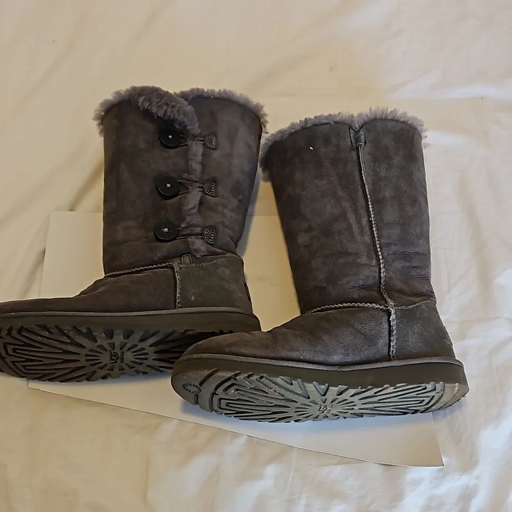 Grey Ugg Boots Bailey Button Triplet II Size 6